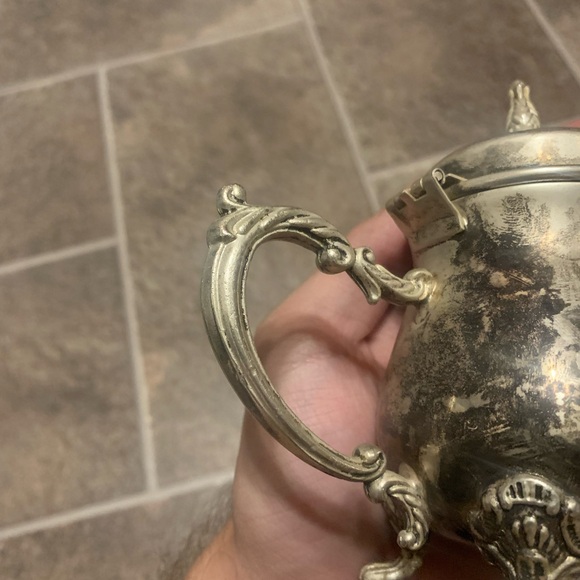 Vintage International Silver Co silver plated Creamer with lid. 5.5 Tall X 6.5 W - Picture 5 of 8